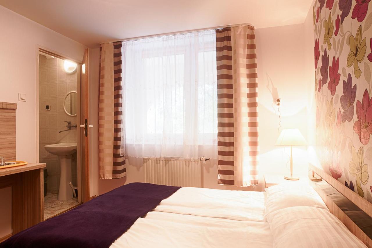 Pod Arkadami Hotell Darlowko Exteriör bild